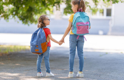Kineziterapeutė pataria: kaip išrinkti tinkamą kuprinę pirmokui